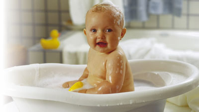 Чистая вода для купания новорожденных и людей с чувствительной кожей